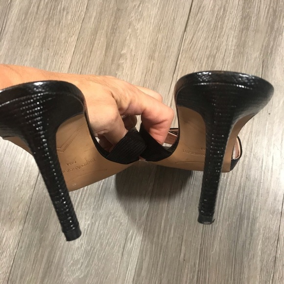 Enzo Angiolini Black Textured Vegan Leather Sandal - Picture 4 of 6